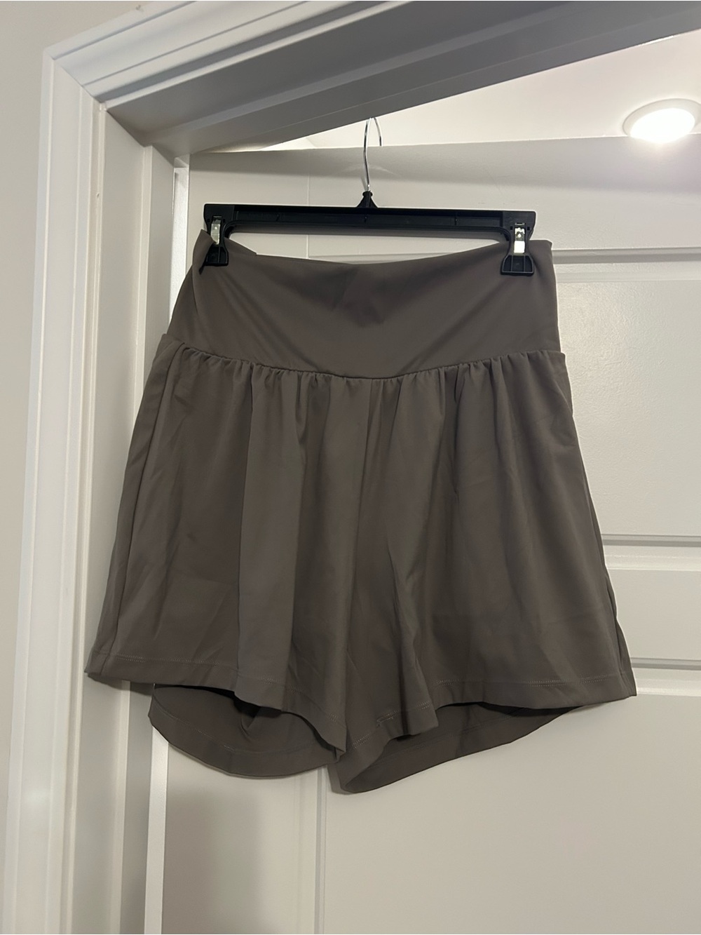 HALARA High-Waist Flow Skort